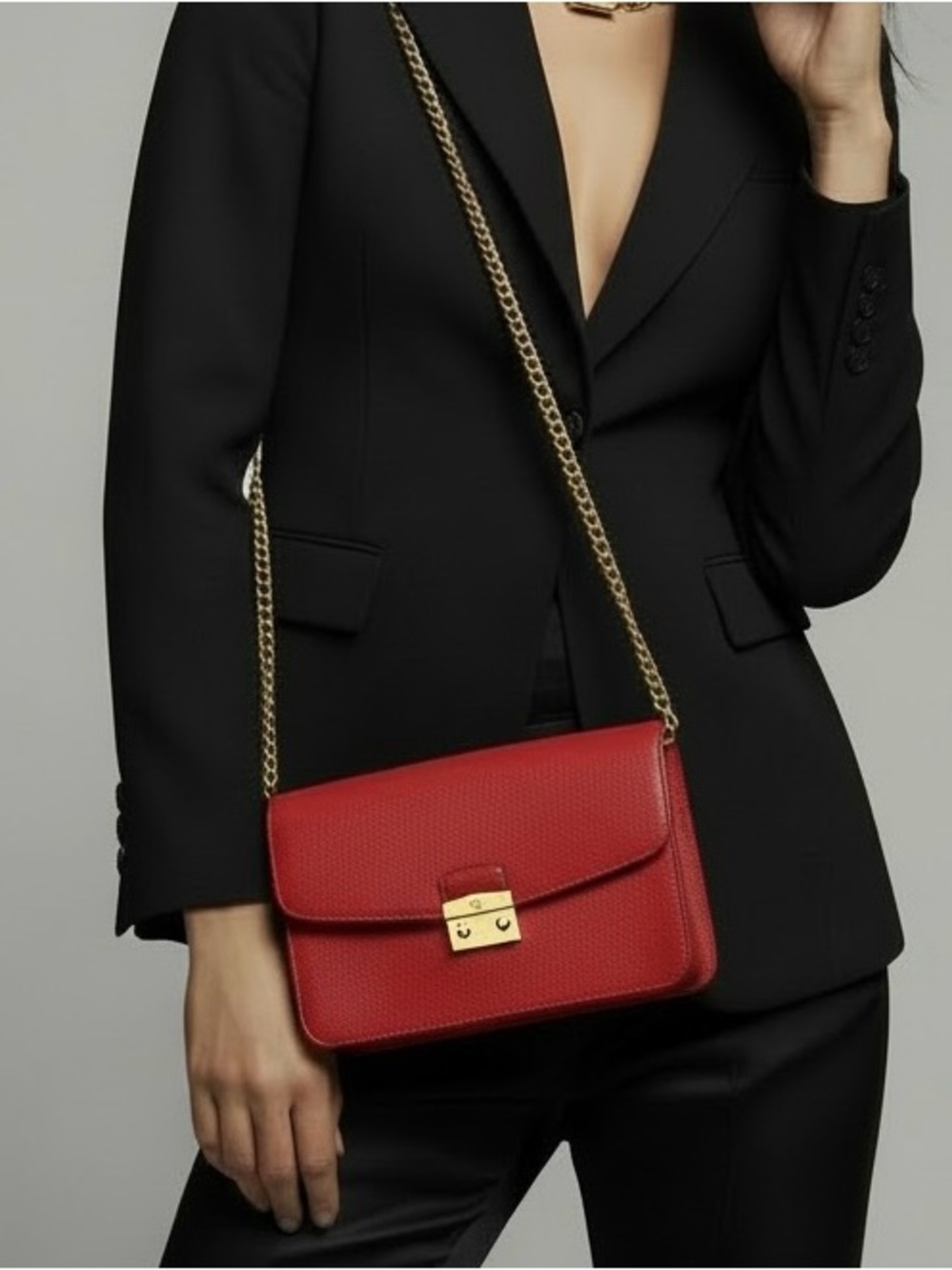 FURLA Giulia Red Leather Shoulder Crossbody with Gold Chain NIB - Picture 2 of 9